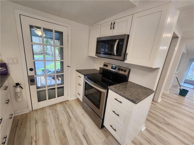 1858 S Delaware Dr - Photo 3 of 16