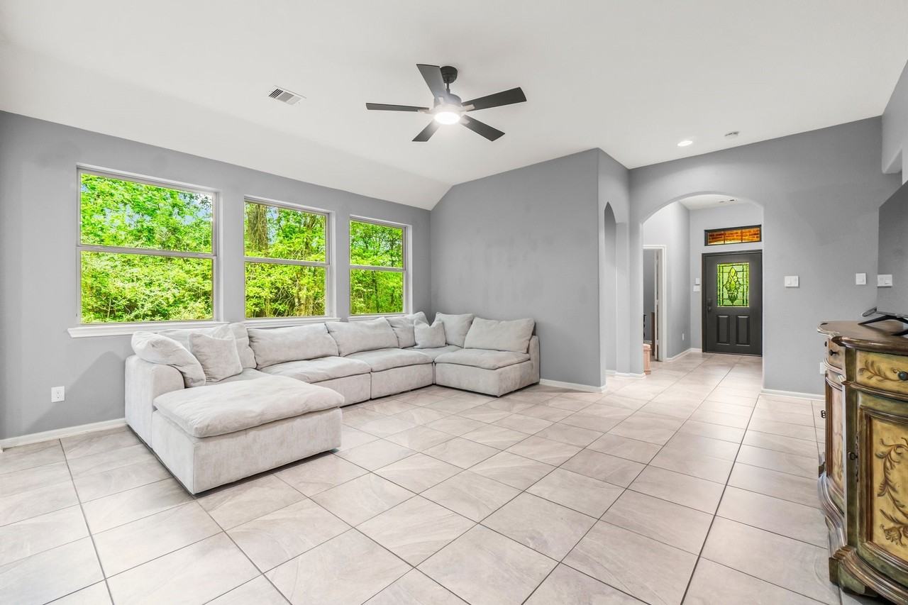 113 Logan Pass Ct - Photo 2 of 16