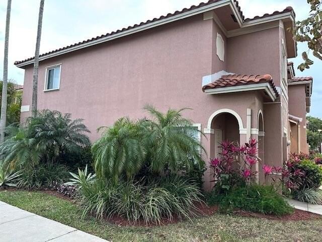 7914 Catalina Cir - Photo 3 of 24