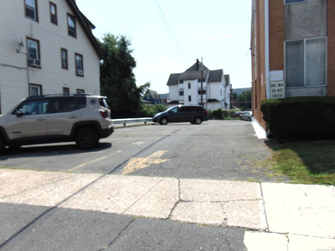 87 Meadow St - Photo 3 of 9