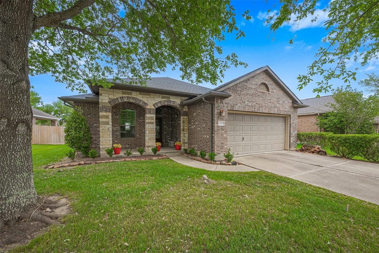 13113 Southern Valley Dr - Photo 2 of 41