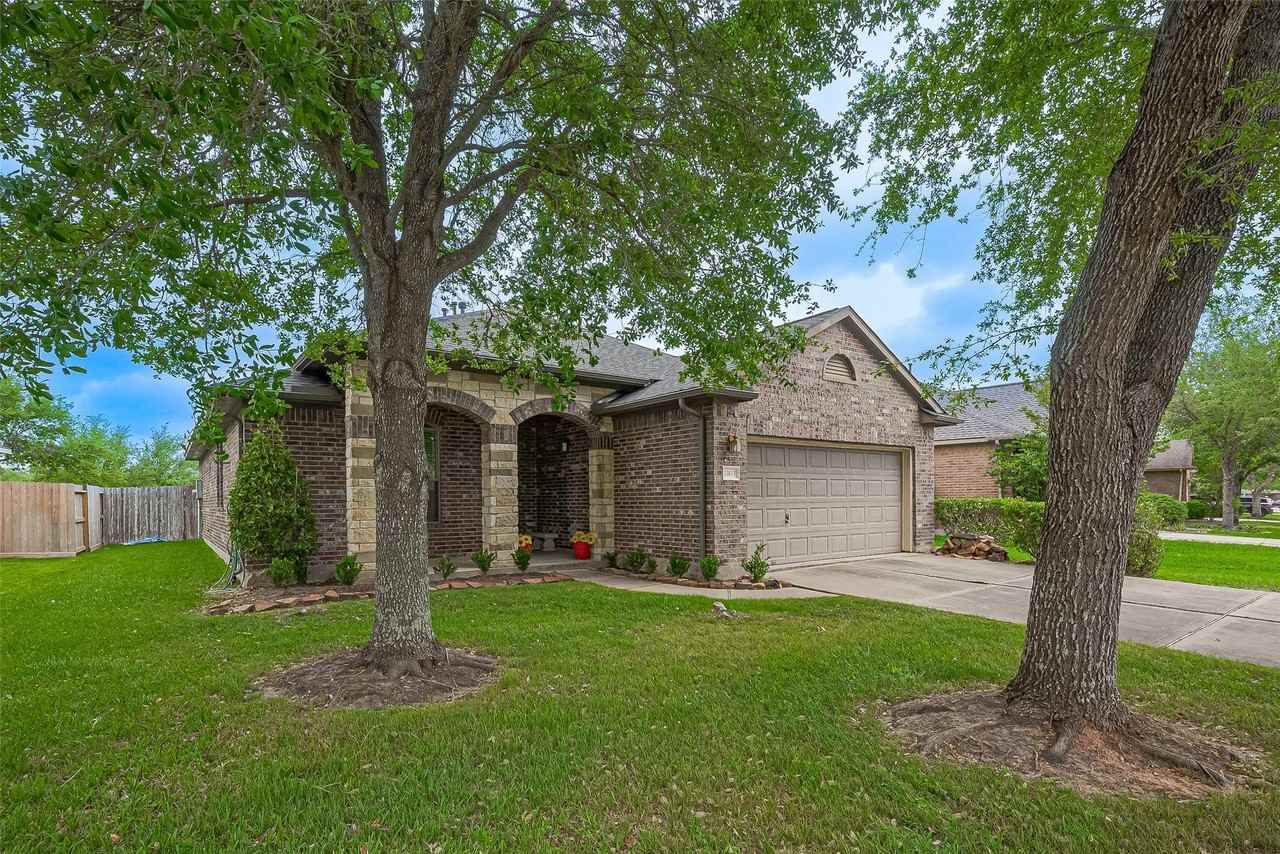 13113 Southern Valley Dr - Photo 3 of 41