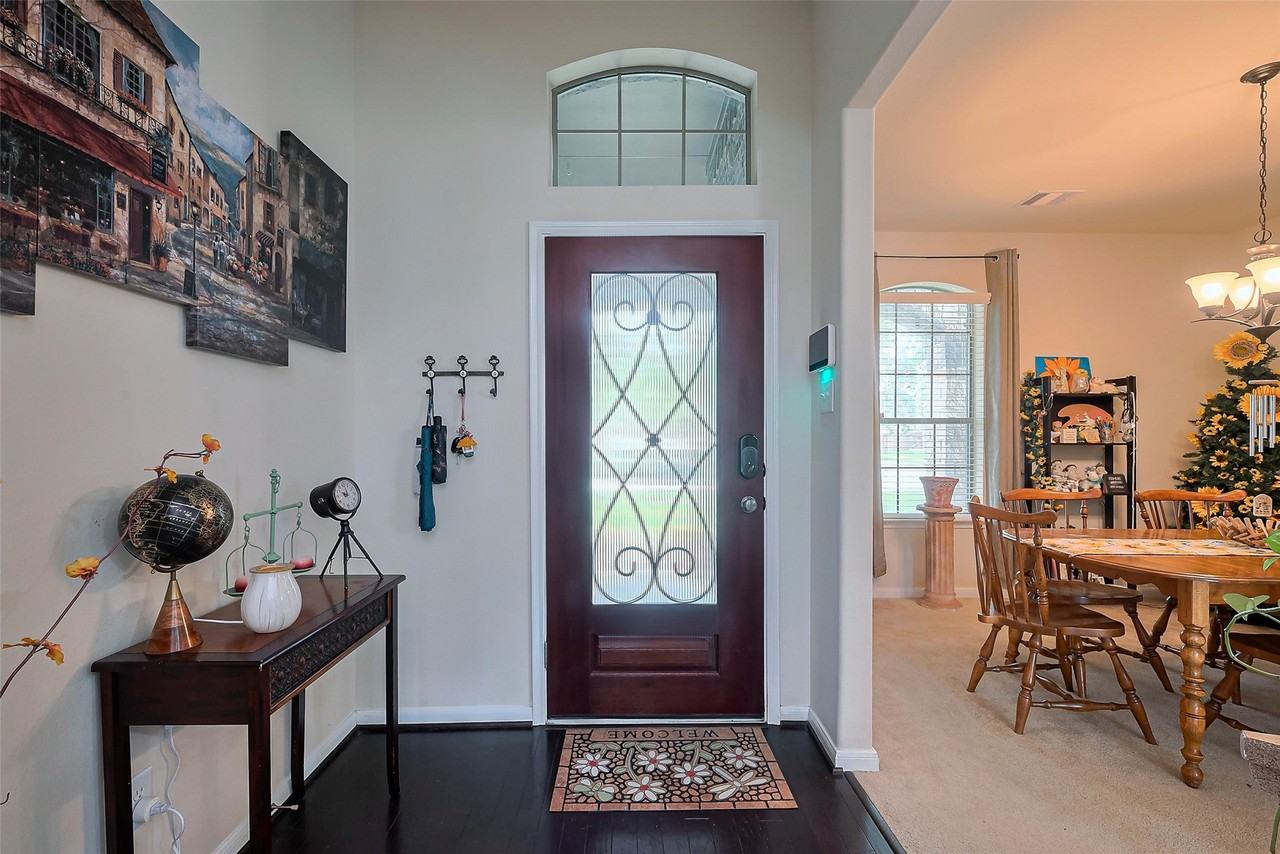 13113 Southern Valley Dr - Photo 5 of 41