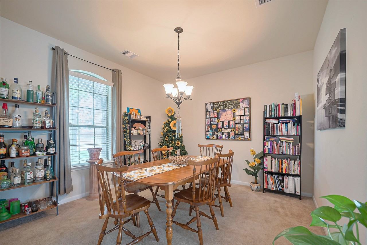 13113 Southern Valley Dr - Photo 7 of 41