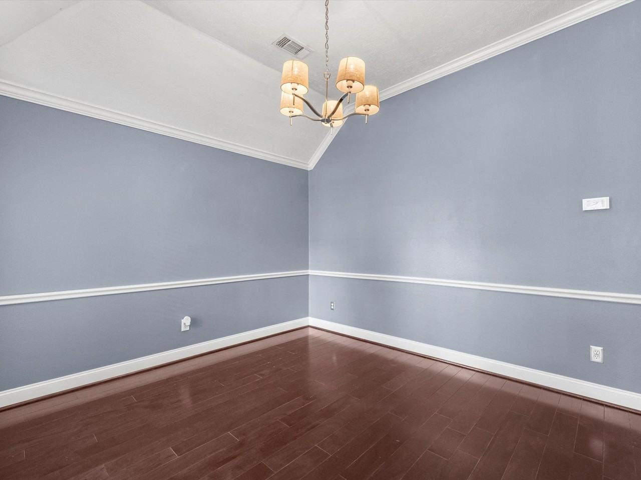 13023 Bretford Ct - Photo 5 of 25