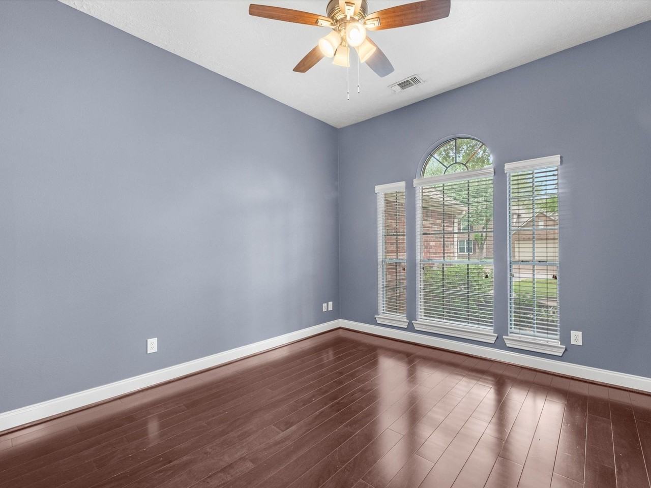 13023 Bretford Ct - Photo 6 of 25