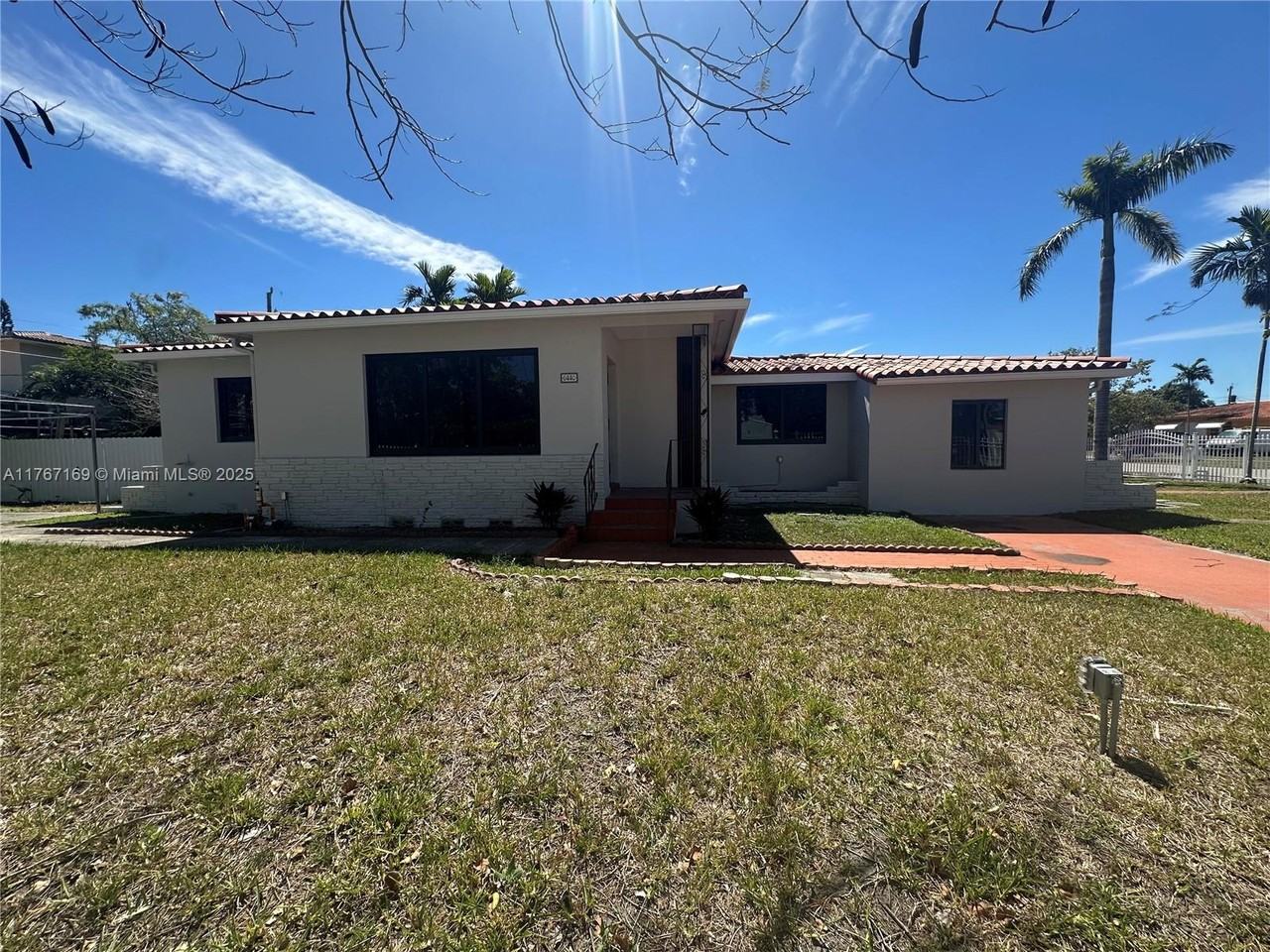 6440 Nw 2nd St ##0 - Photo 3 of 9