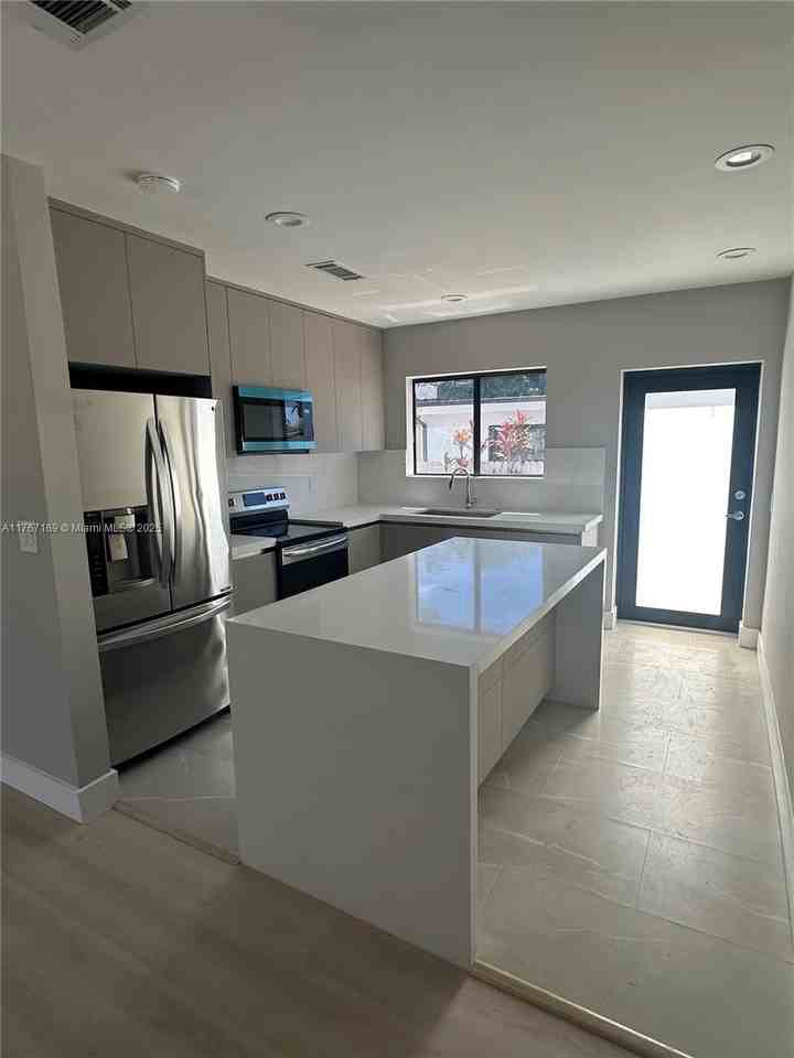 6440 Nw 2nd St ##0 - Photo 4 of 9