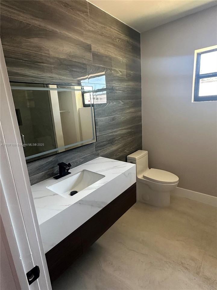 6440 Nw 2nd St ##0 - Photo 5 of 9