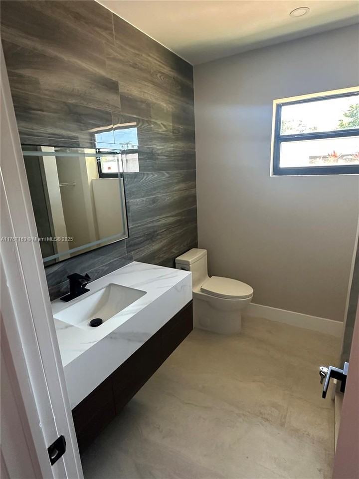 6440 Nw 2nd St ##0 - Photo 6 of 9