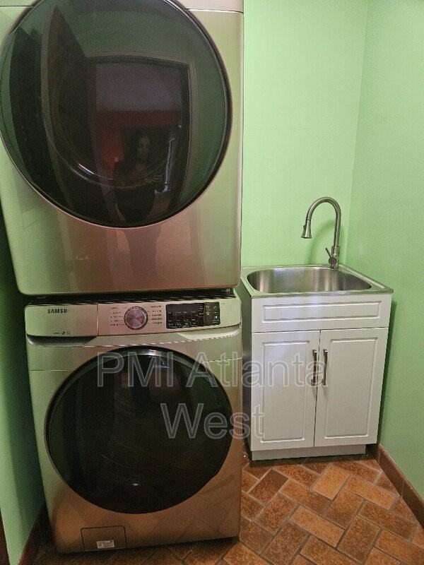 4757 Fellswood Dr - Photo 5 of 20