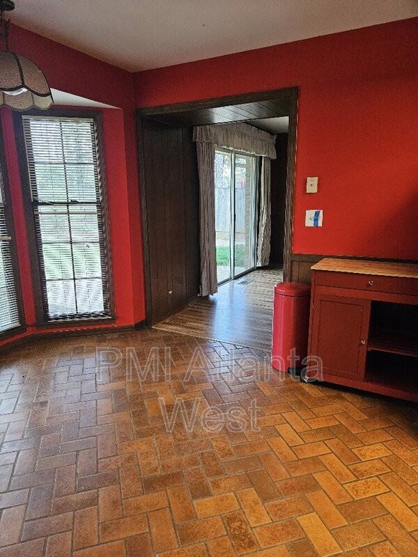 4757 Fellswood Dr - Photo 6 of 20