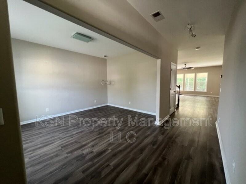 148 Tahoe Dr - Photo 3 of 49