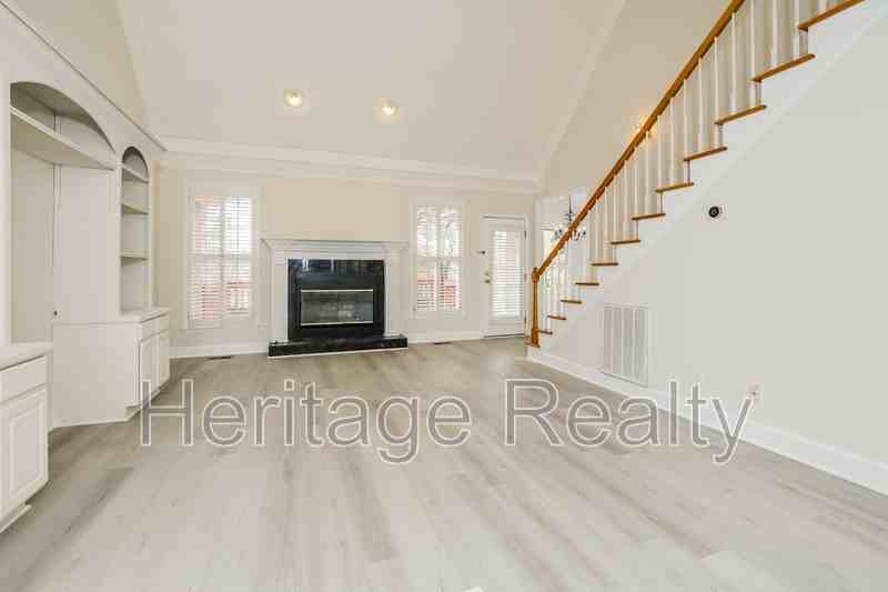 10116 Longford Dr - Photo 3 of 24