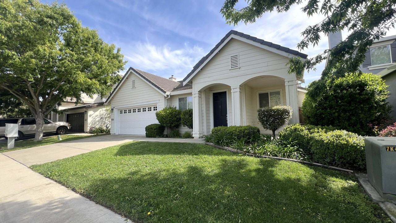 9641 Cedar Oak Way - Photo 2 of 32