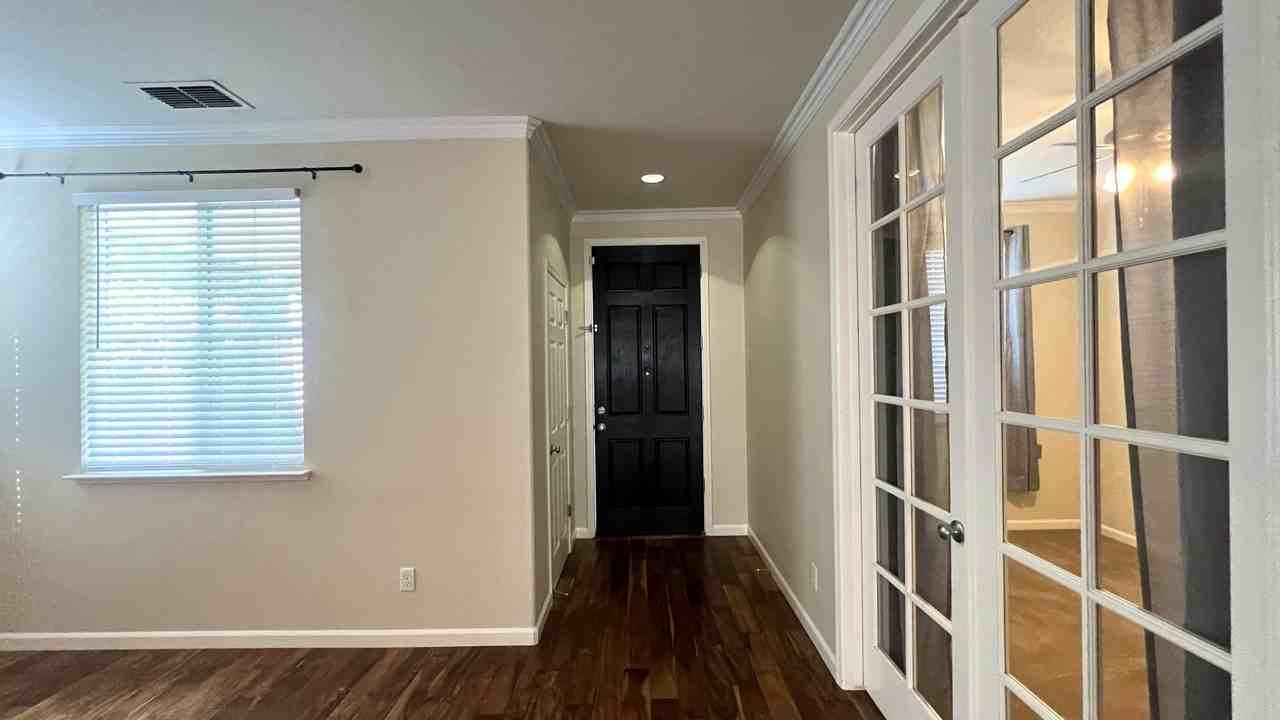 9641 Cedar Oak Way - Photo 4 of 32