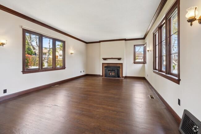 2801 Hillside Drive - Photo 2 of 5