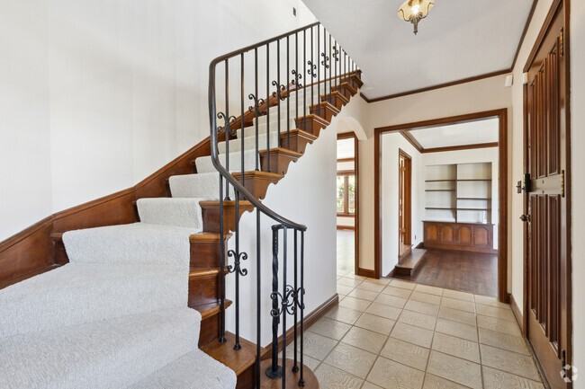 2801 Hillside Drive - Photo 3 of 5