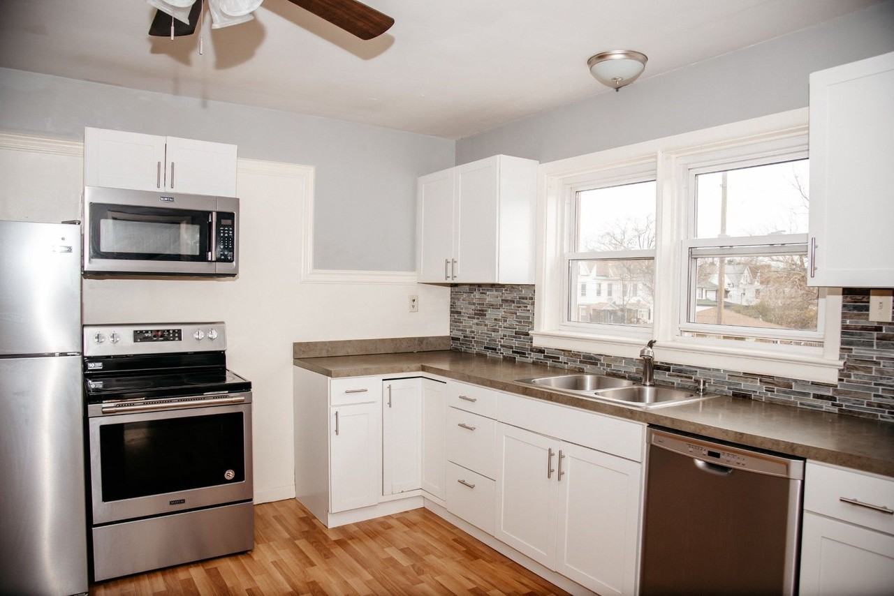 120 Hill St - Photo 4 of 22
