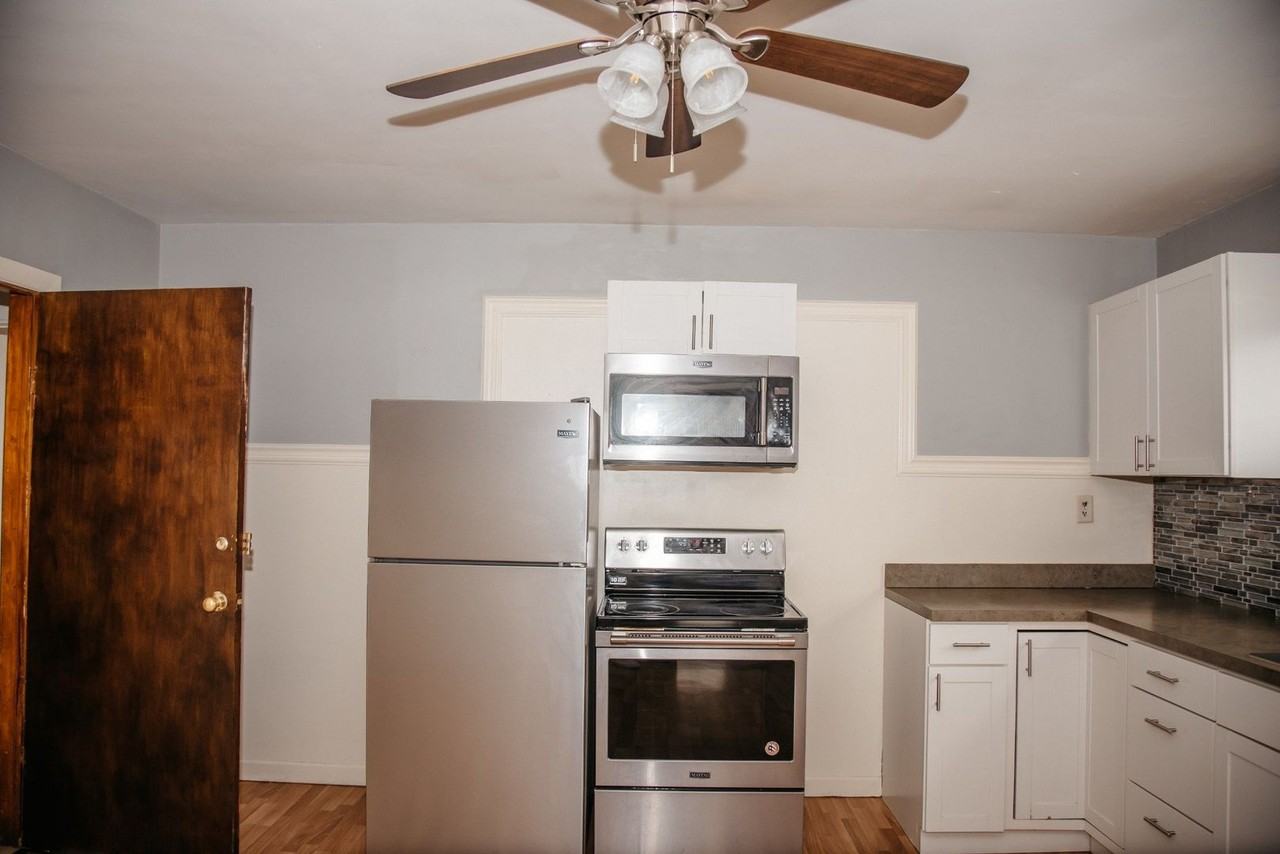 120 Hill St - Photo 6 of 22