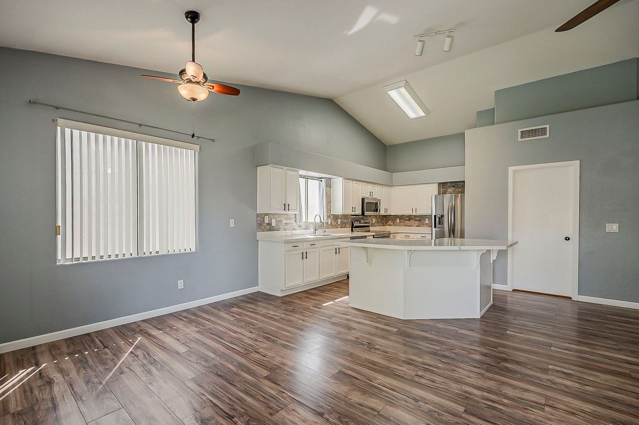 11344 E Contessa St - Photo 7 of 38