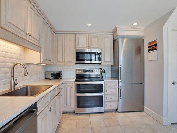 135 Ocean Ave #18 - Photo 2 of 31