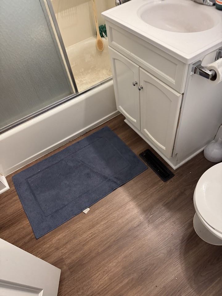 1035 12th Ave Se #1LOWER - Photo 2 of 11