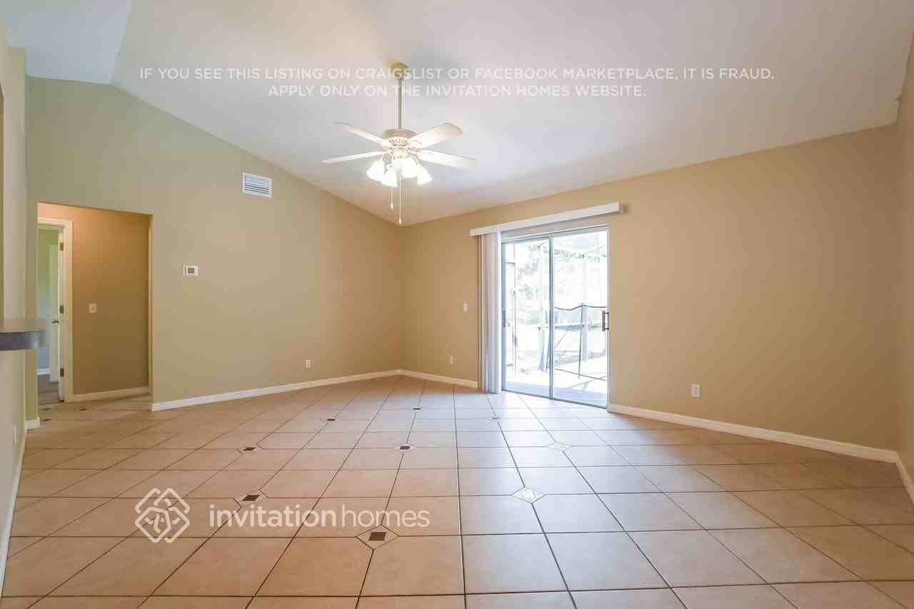 37118 Sandy Ln - Photo 3 of 14