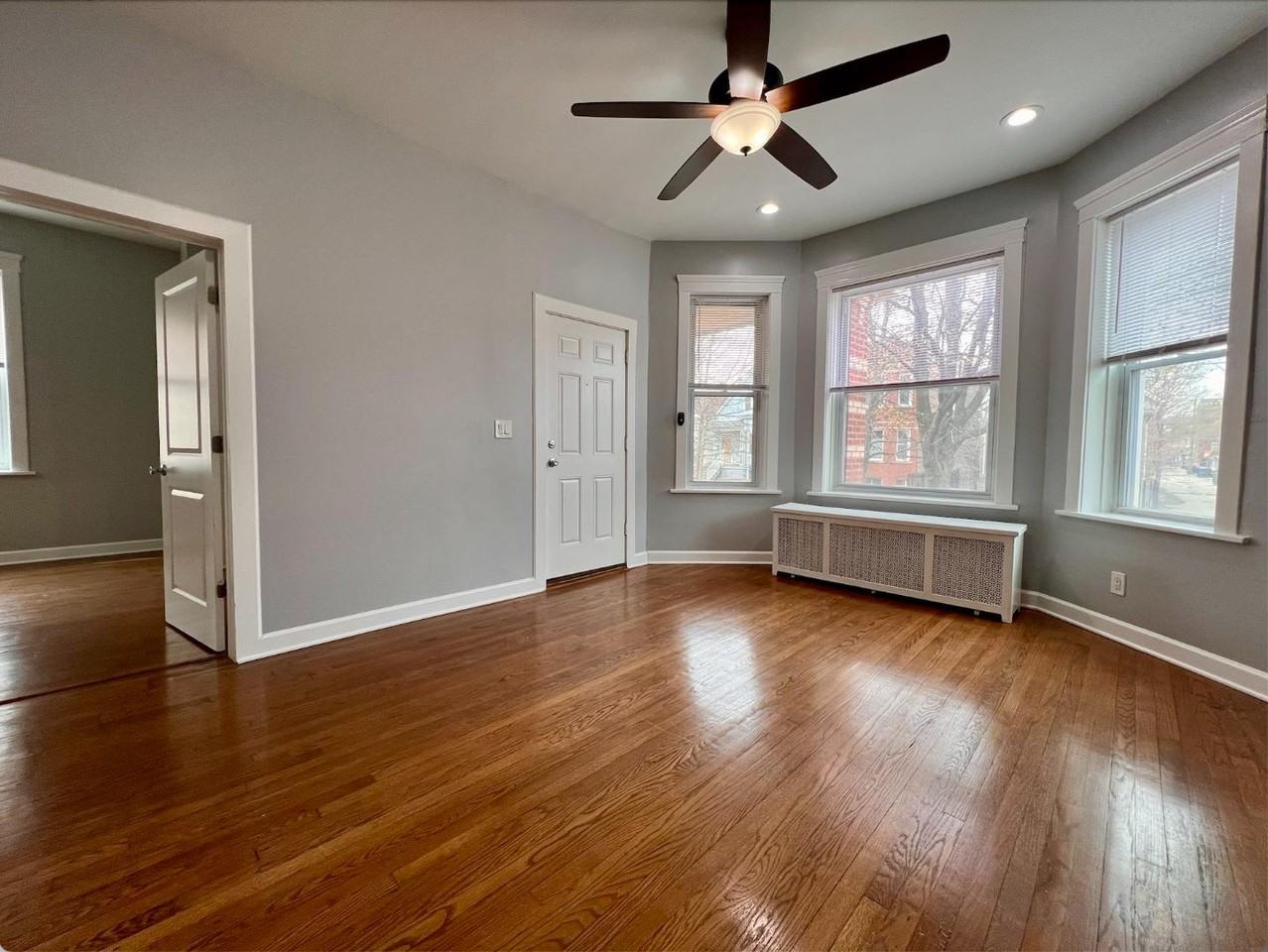 3415 W Lyndale St - Photo 2 of 17