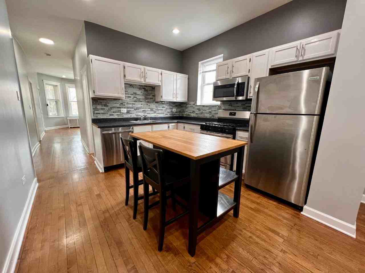 3415 W Lyndale St - Photo 3 of 17