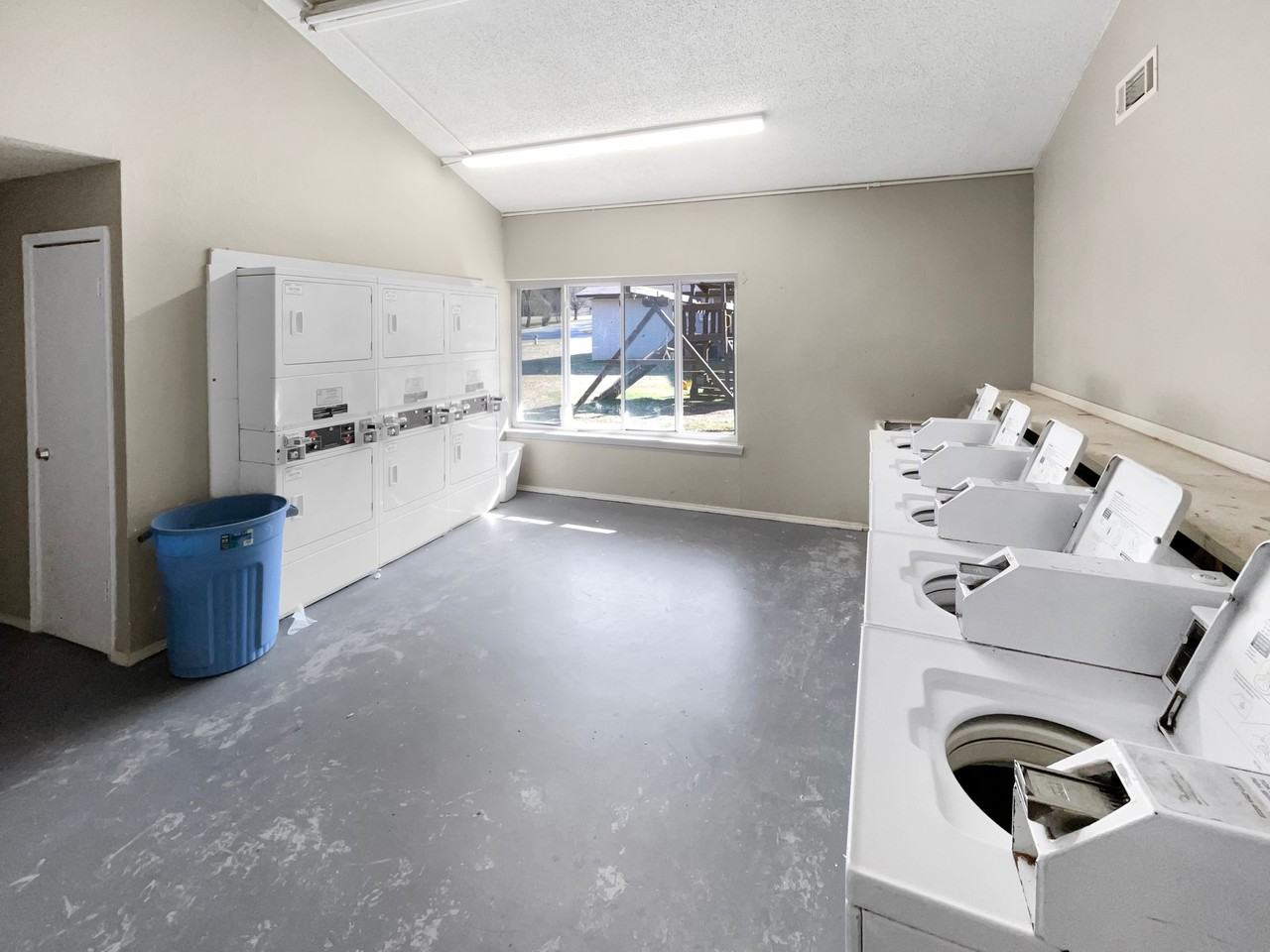 Winchester Estates Apartments - Photo 2 of 50