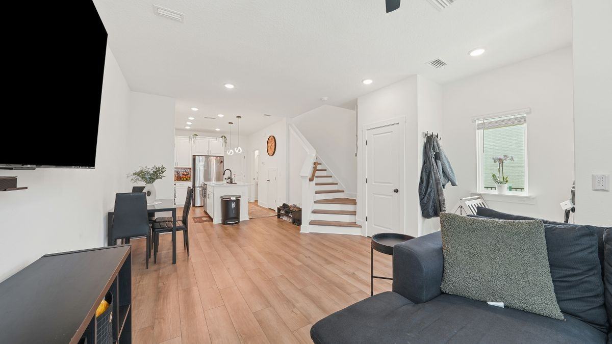 11103 Quantum Ct - Photo 7 of 49