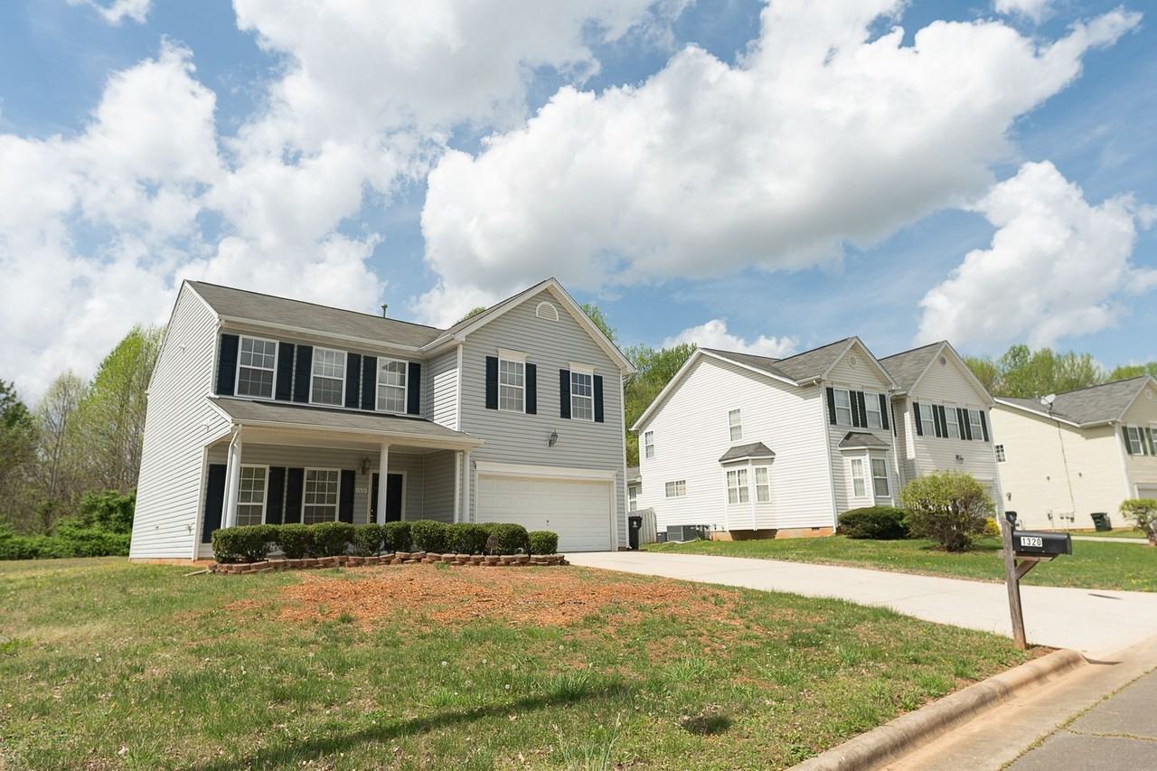 1320 Sharp Ridge Rd - Photo 2 of 39