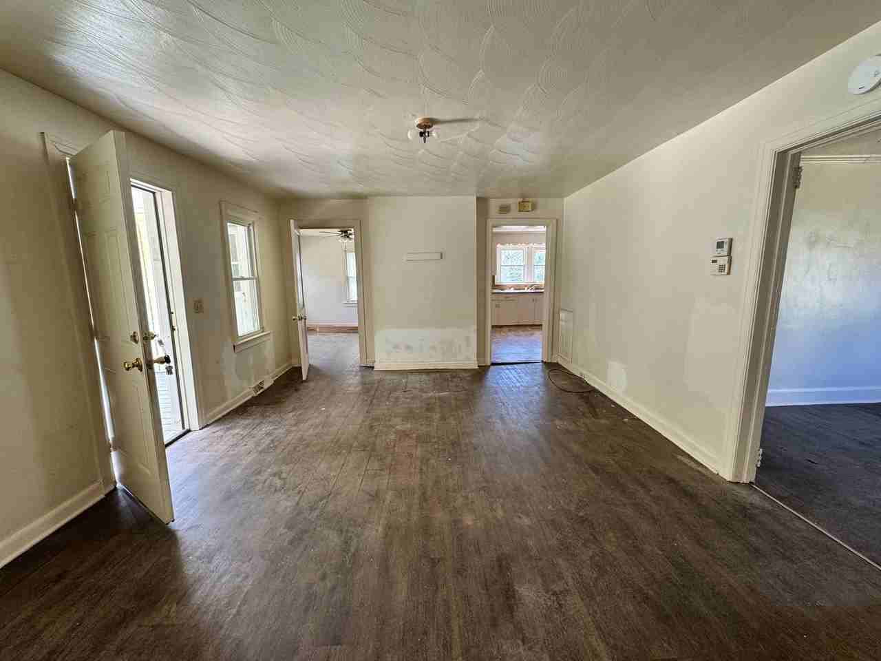 1011 Earl St - Photo 7 of 36
