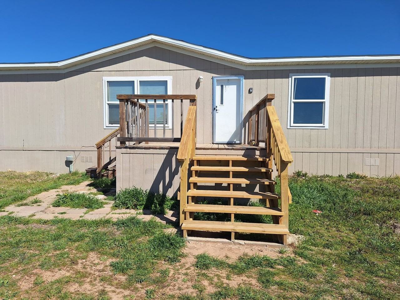 242 Deer Valley Ln - Photo 2 of 32