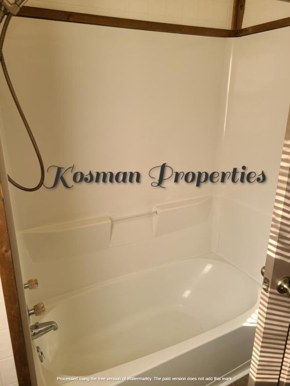 1019 E 15th St - Photo 2 of 34