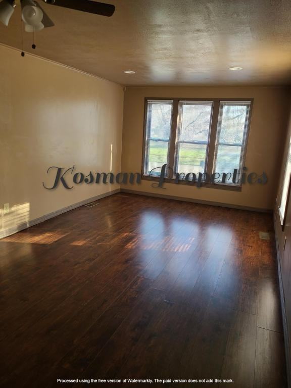 1019 E 15th St - Photo 4 of 34