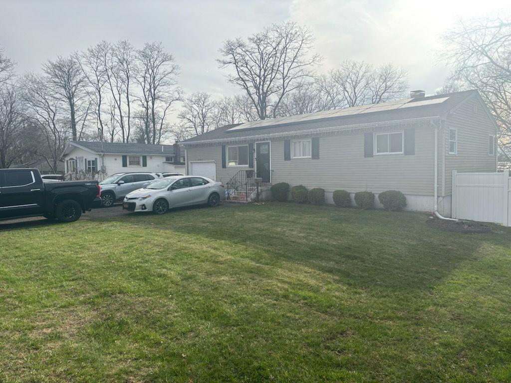 1159 Joselson Ave - Photo 3 of 6