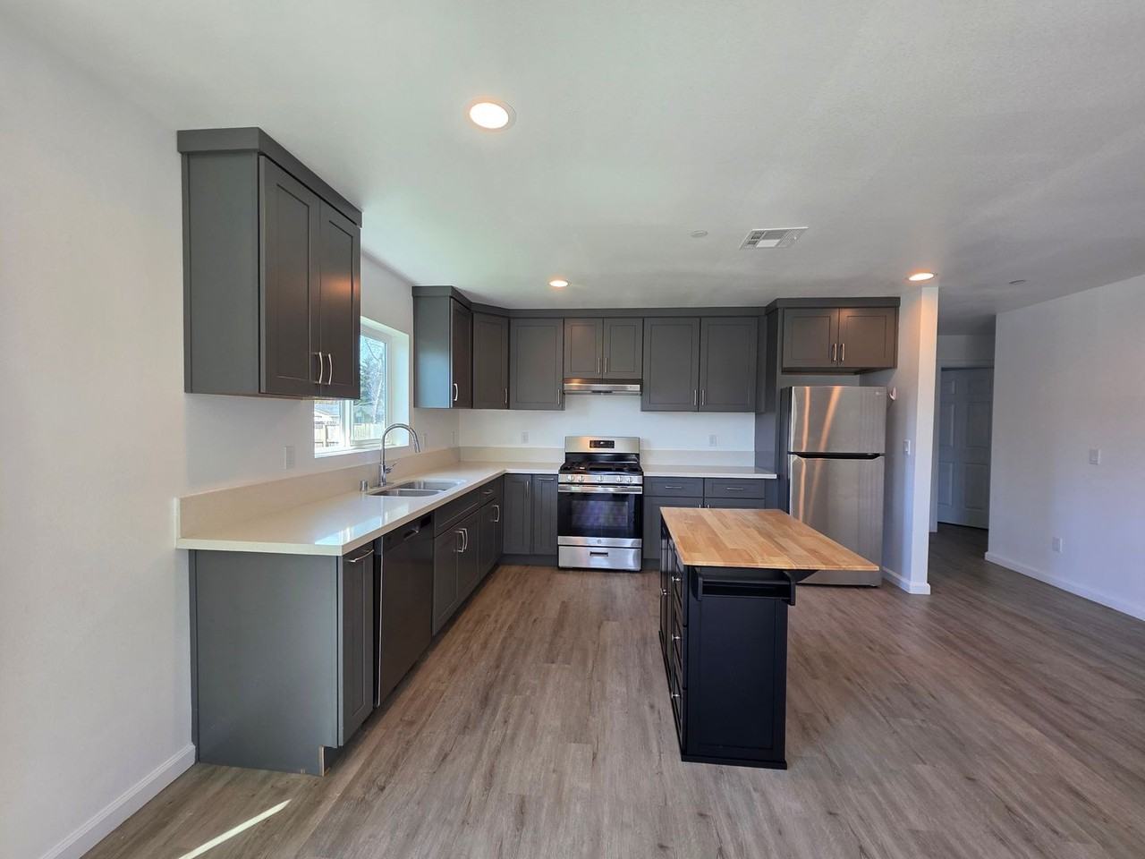 1001 Forson Rd - Photo 3 of 17