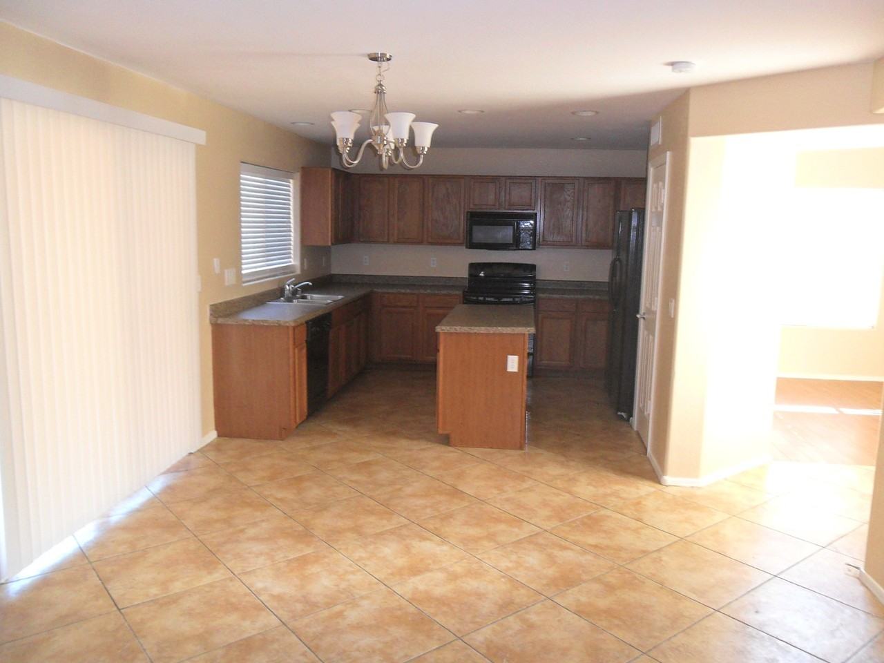 25863 W Elizabeth Ave - Photo 5 of 19