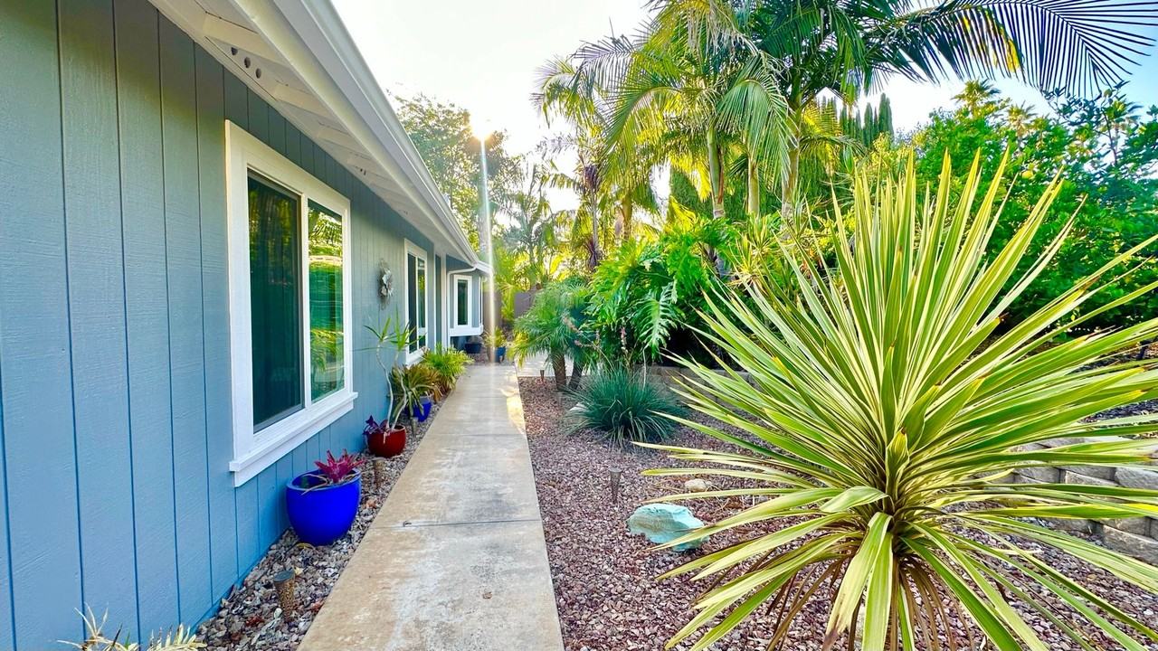 942 N Main Ave - Photo 2 of 50