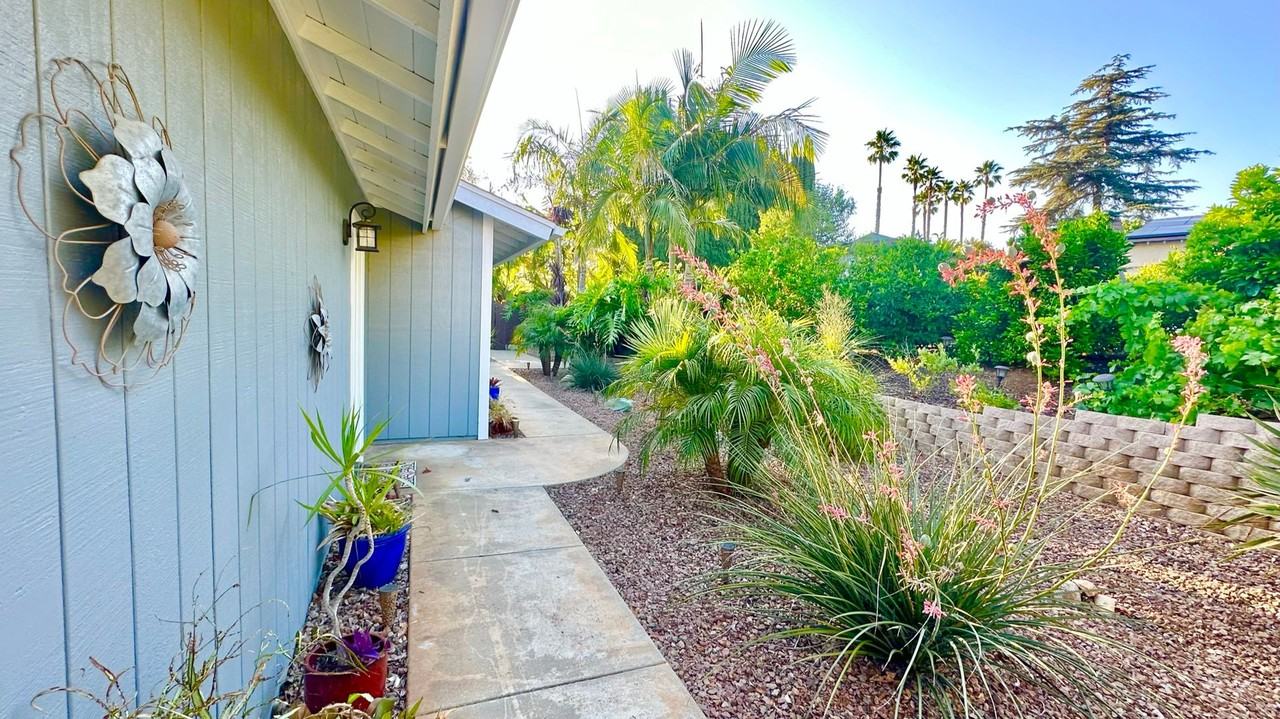 942 N Main Ave - Photo 3 of 50