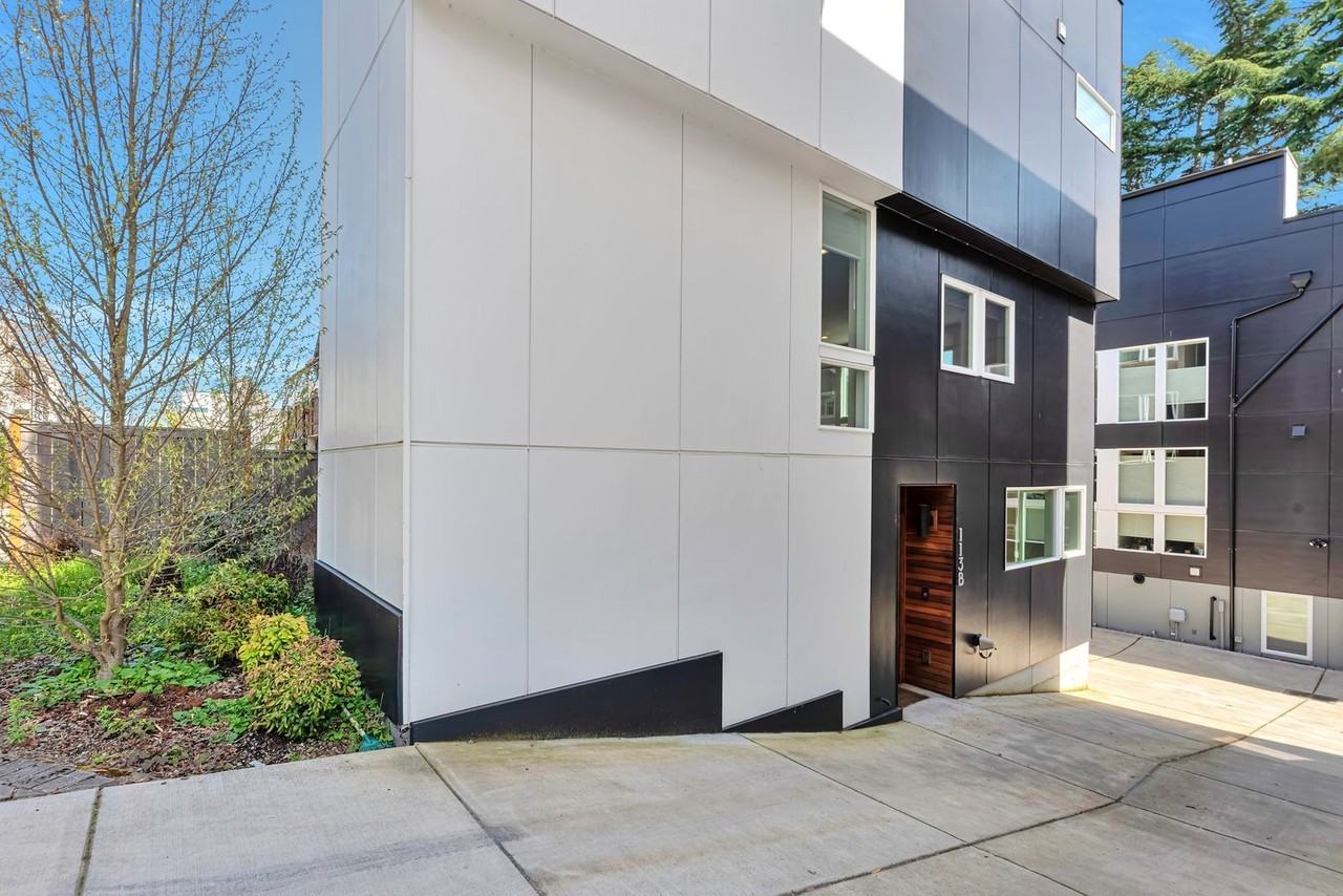 113 27th Ave E - Photo 3 of 24