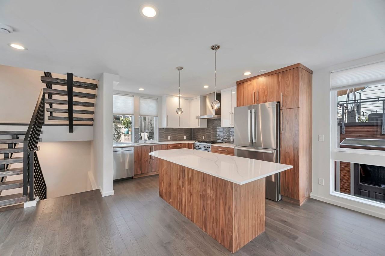 113 27th Ave E - Photo 4 of 24