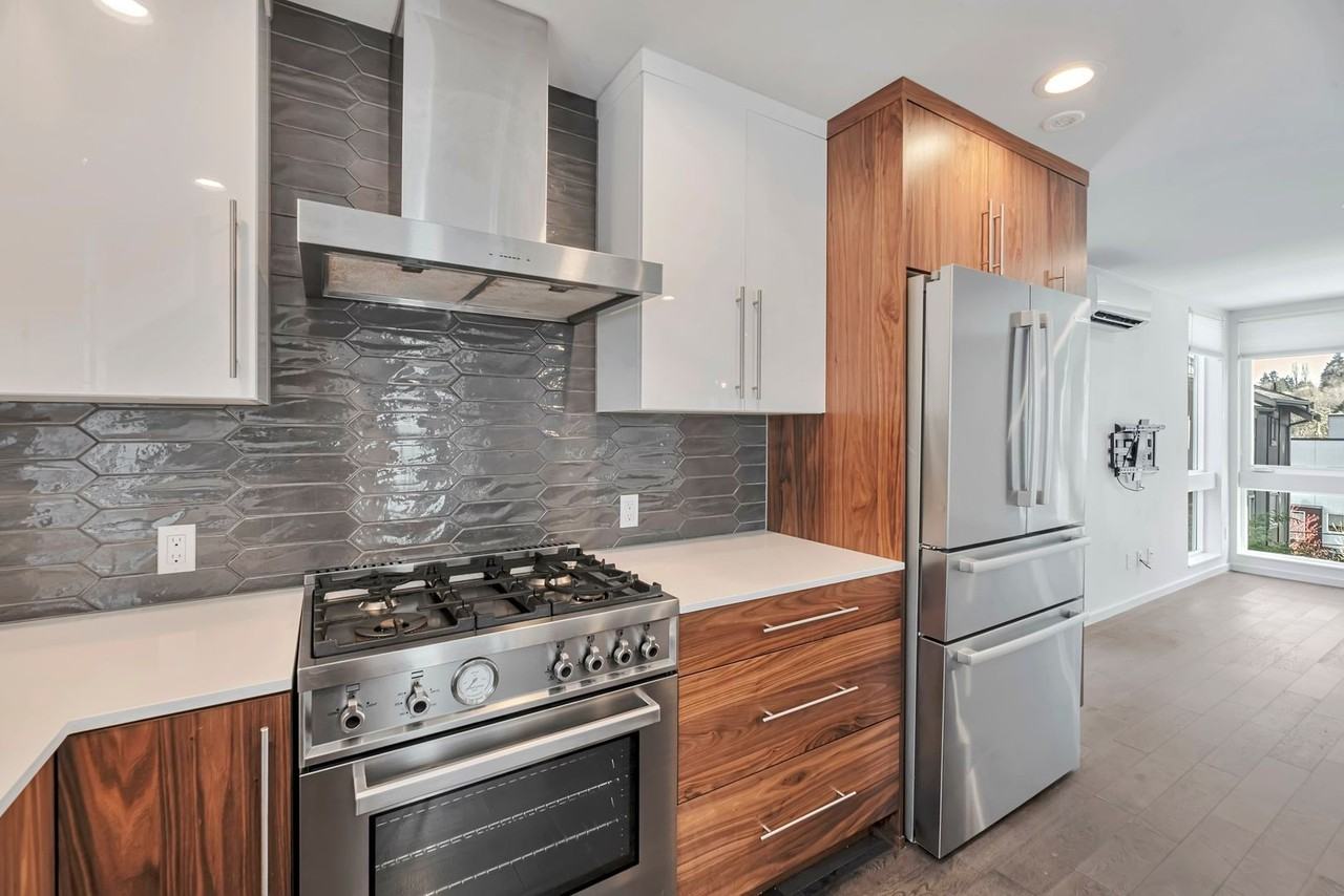 113 27th Ave E - Photo 6 of 24