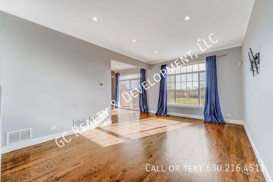 1103 Coventry Cir - Photo 2 of 21