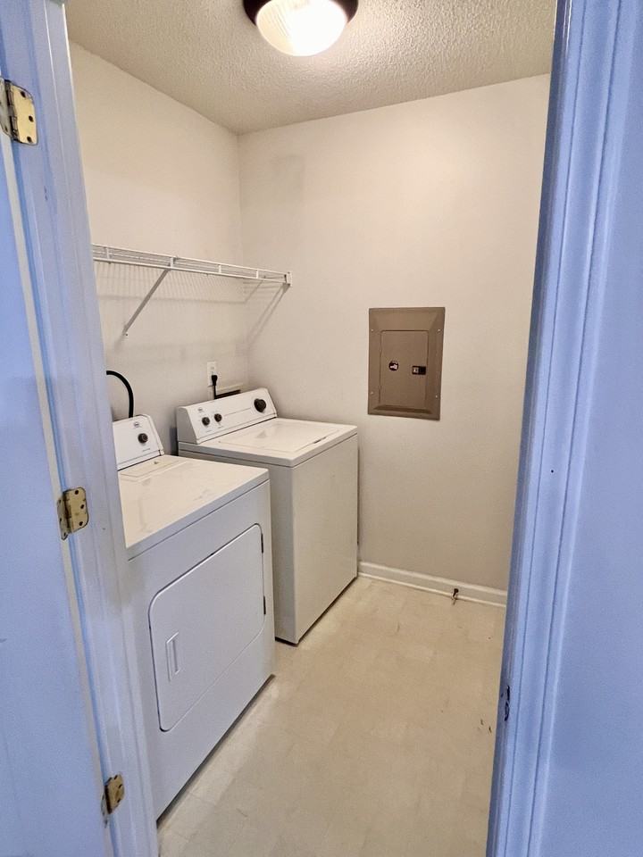 6117 Hedgecock Cir #1A - Photo 4 of 11