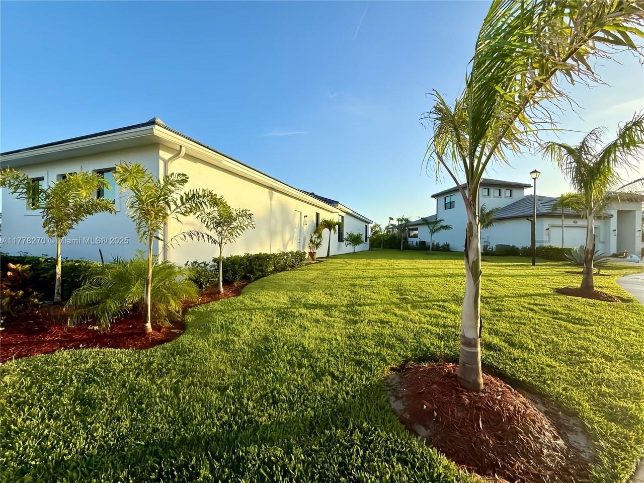 11460 Sw Pietra Way #11460 - Photo 7 of 50