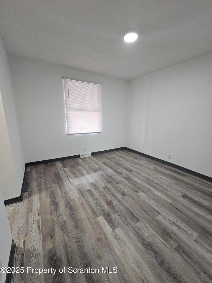 212 Main St - Photo 2 of 15