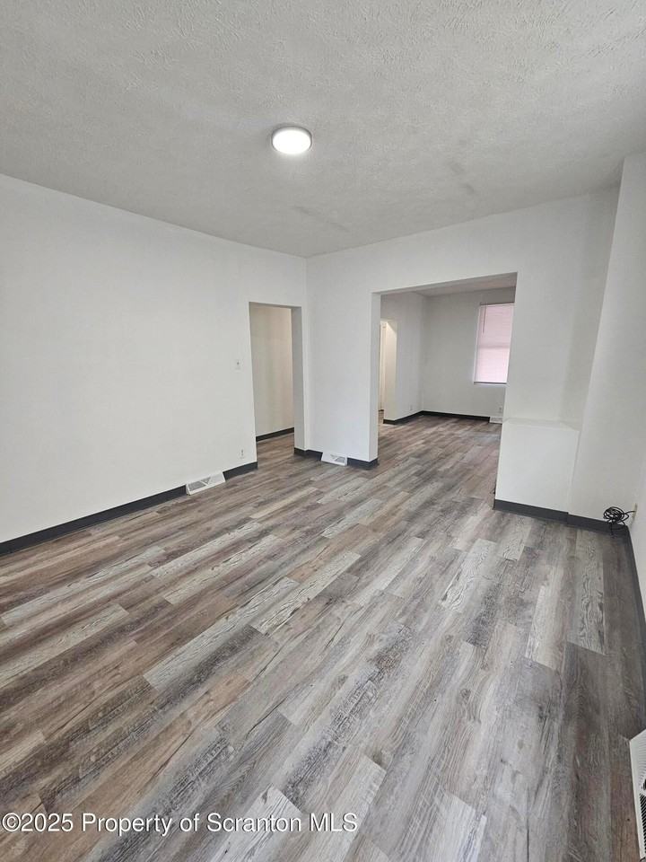 212 Main St - Photo 4 of 15